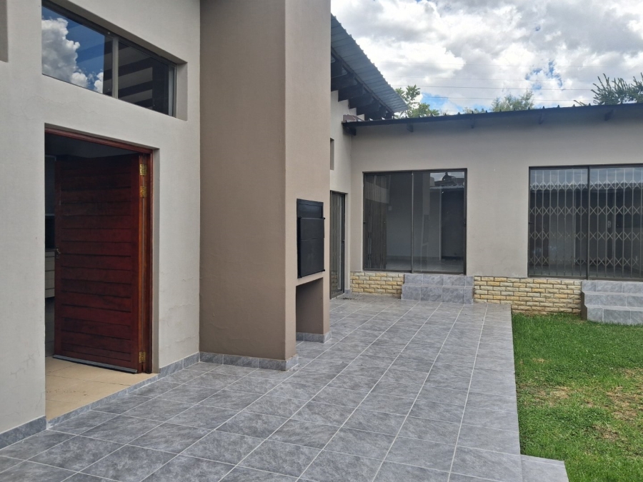 To Let 3 Bedroom Property for Rent in Hillside Free State